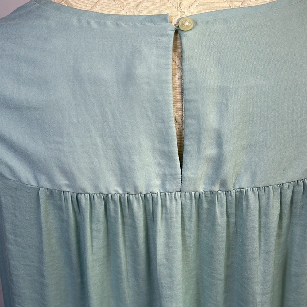 Loft sleeveless Top Size Medium Light Blue High Low Excellent Condition - Picture 4 of 8